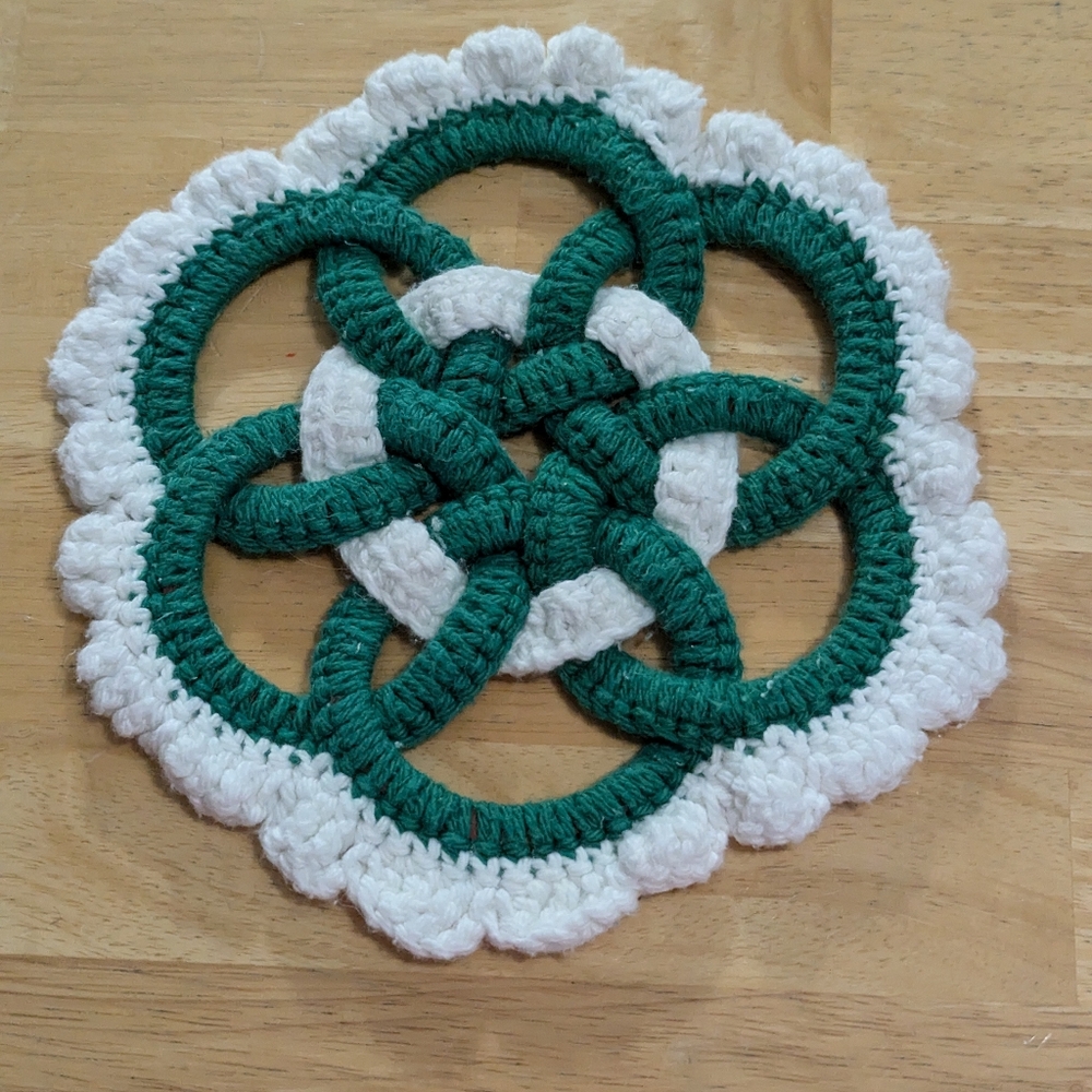 Green and White Crochet Trivet. Celtic Knot Style.  8 Inch.
